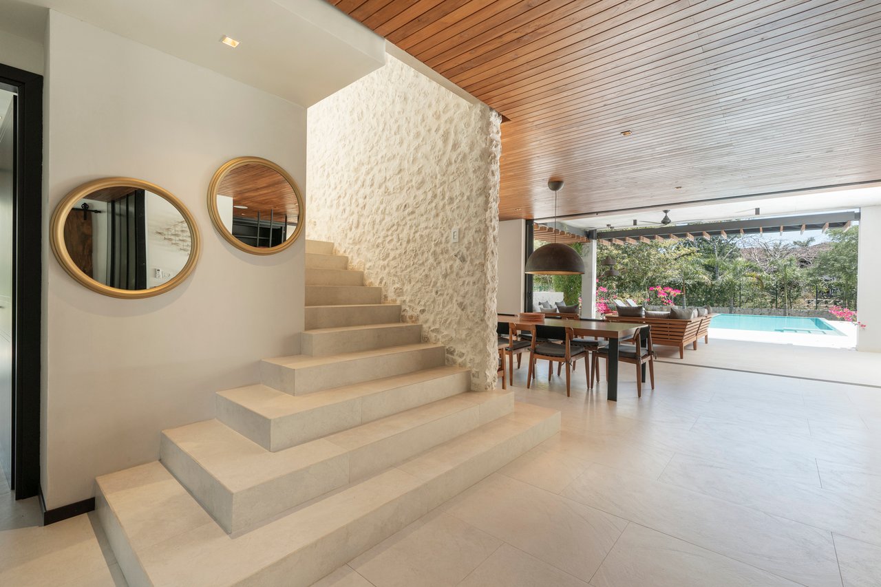 Villa Solana: Modern Luxury Steps from Playa Mansita in Hacienda Pinilla