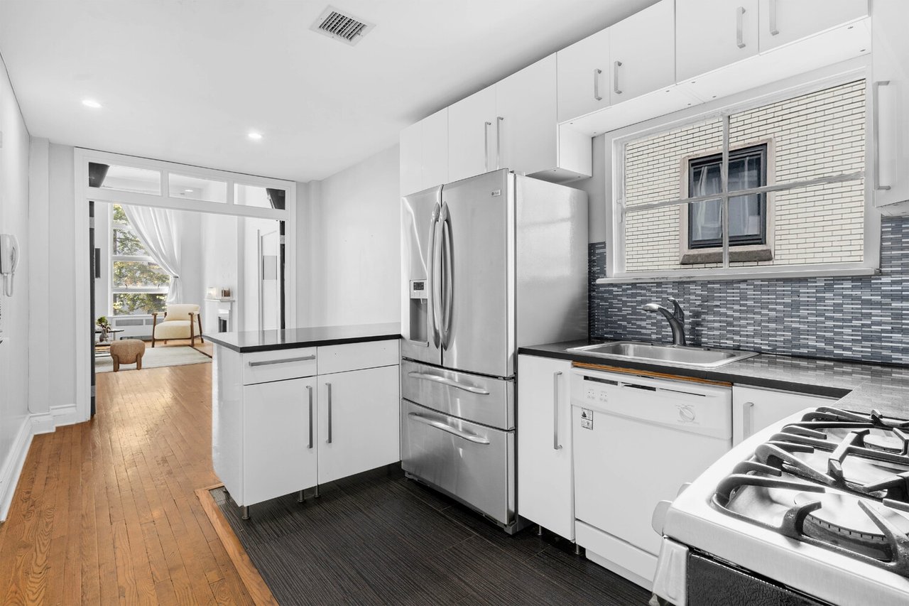 33 W 9TH Street