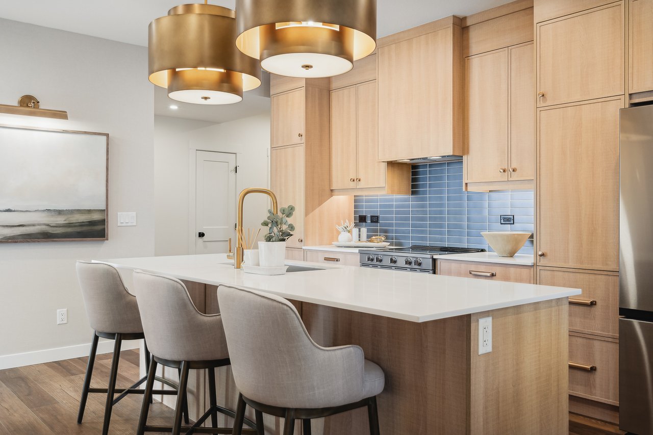 106 - 10 Cascade Ridge | Altitude at Three Sisters