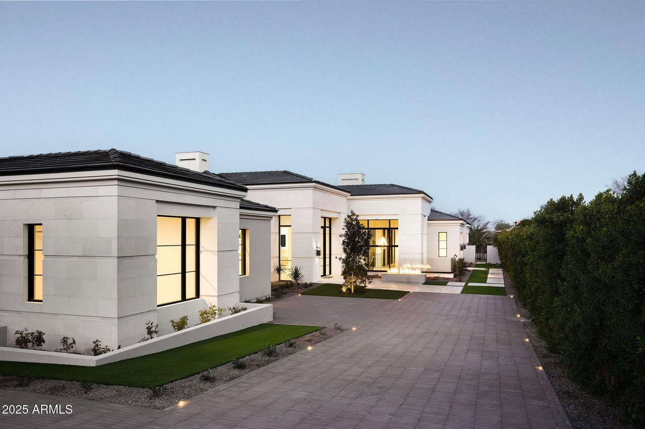 6512 E HUMMINGBIRD Ln