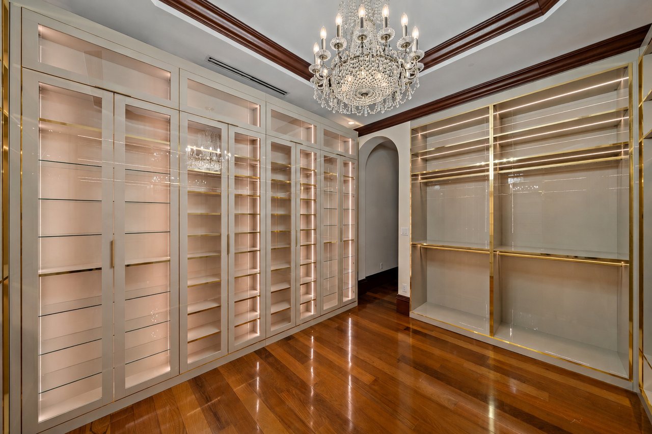 Edgewater Drive Estate