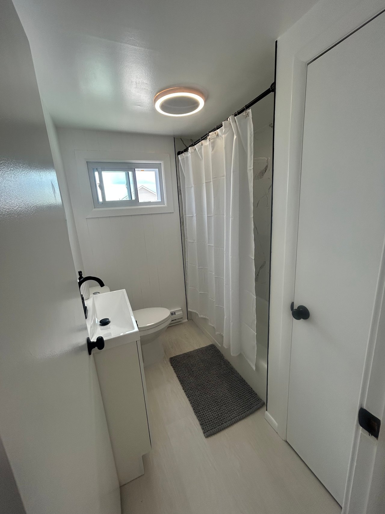 242 W 14th St. (upstairs unit) 