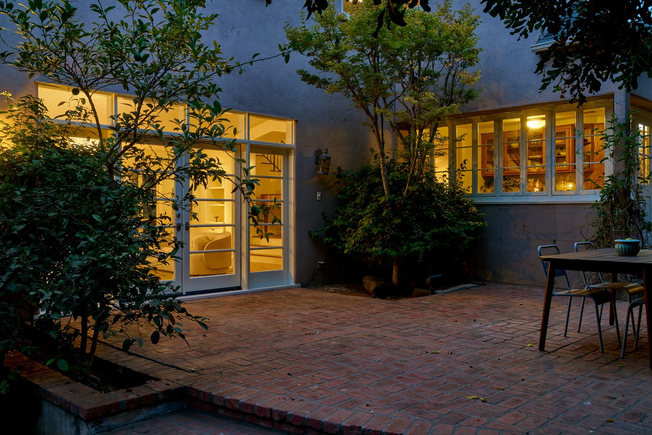 1990 Rose Villa St in Pasadena