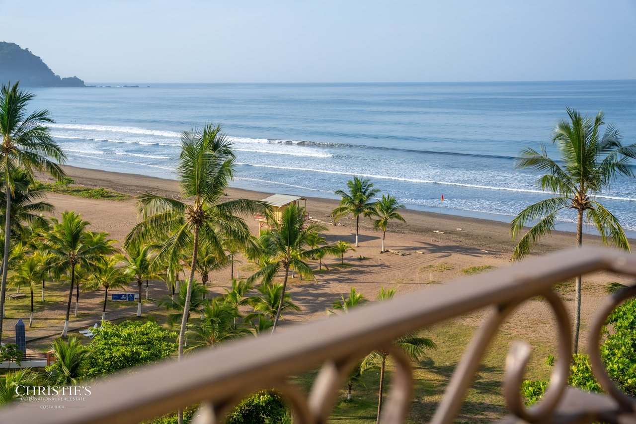 Elegant Oceanfront Living in Jacó – 2-Bedroom Condo at Acqua Residences