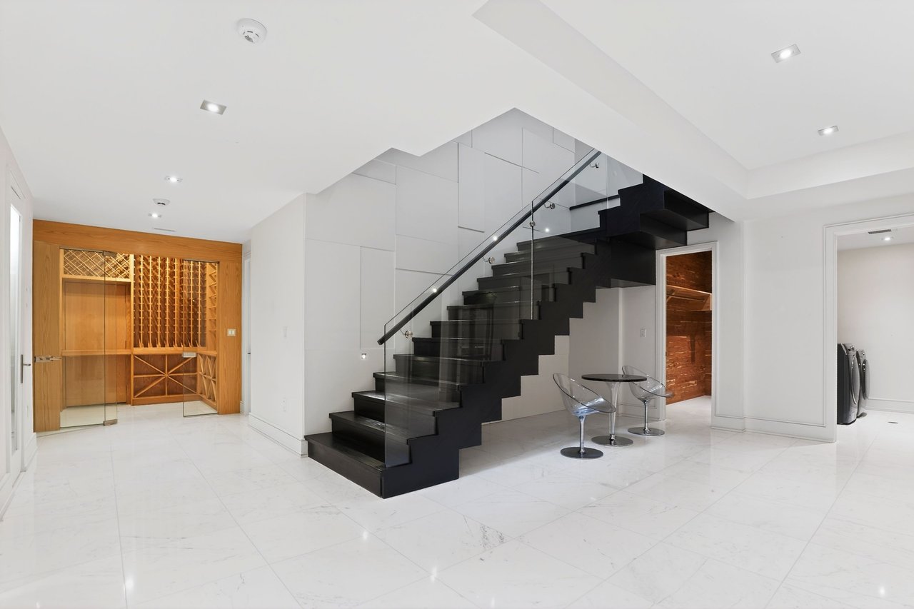 Located In The Prestigious St. Andrew-Windfields