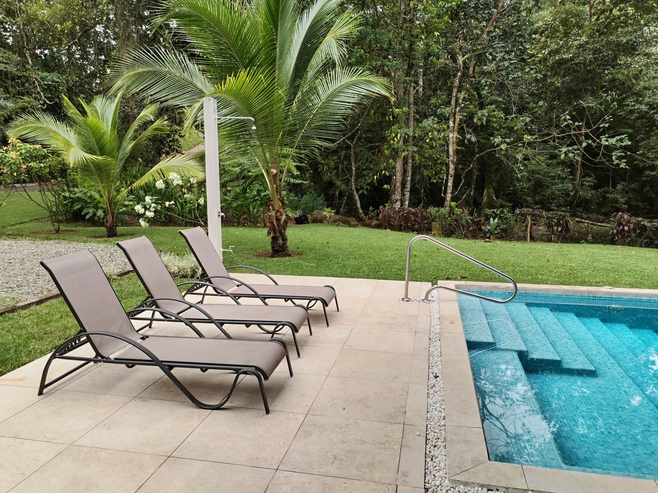 Villa Shanti: Luxurious 3-Bedroom Jungle Home in Ojochal, Costa Rica