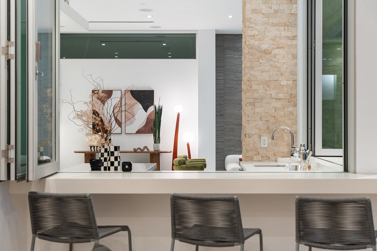 9311 Readcrest Dr, Beverly Hills