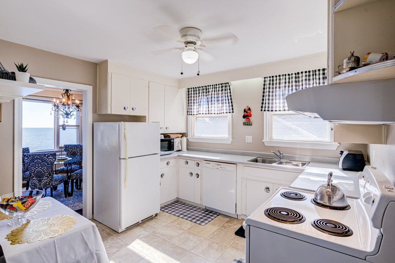 407 Lake Promenade