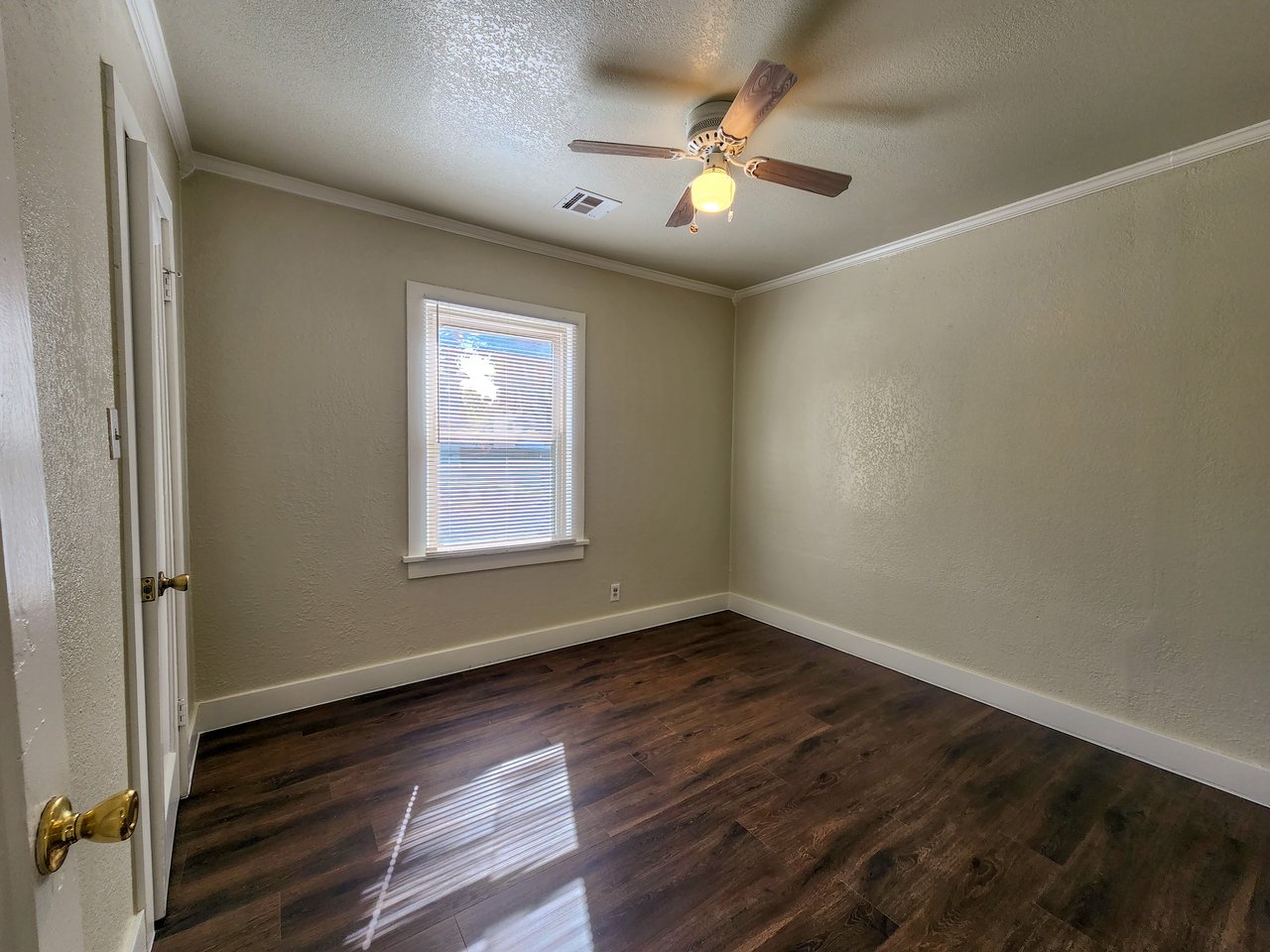 1002 Overland Ct