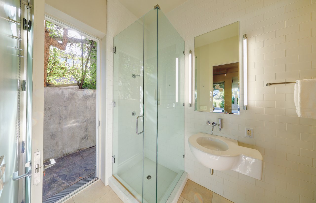 Dramatic Contemporary Architecture and Golden Gate Bridge Views