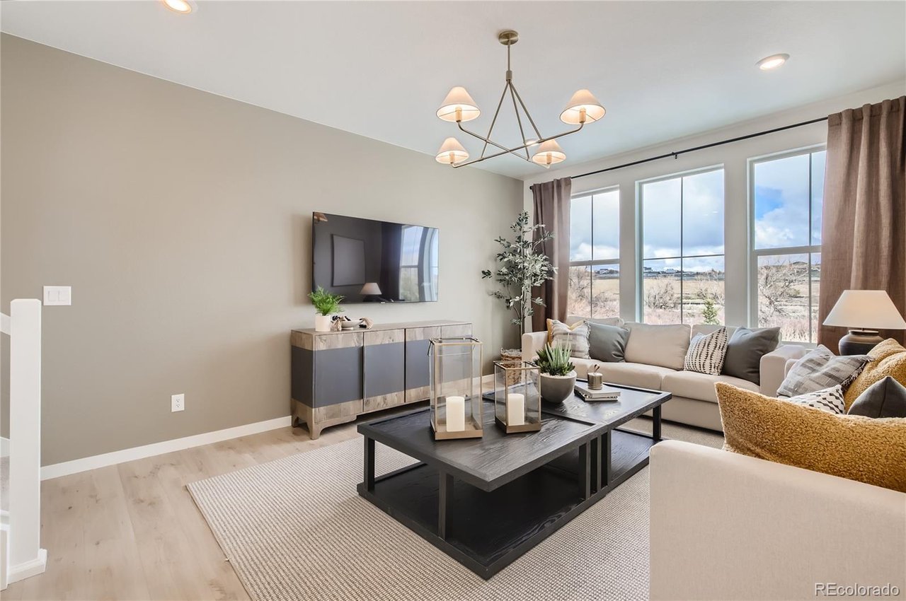 907 W Beverly Street