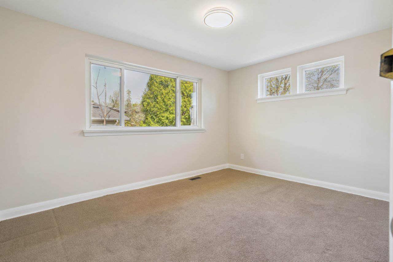 Bungalow on 60' x 125' lot with endless potential