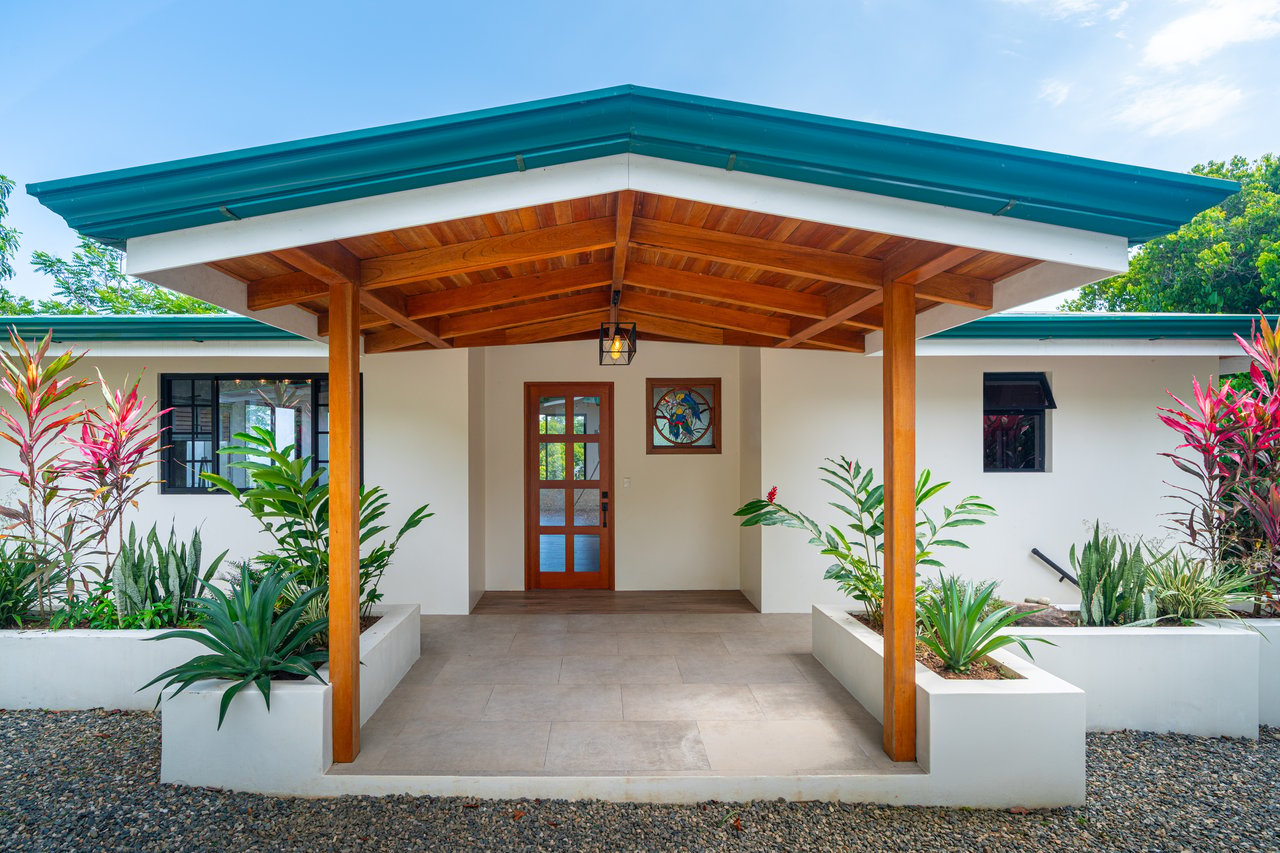 Ocean View Home in Escaleras with Guest House