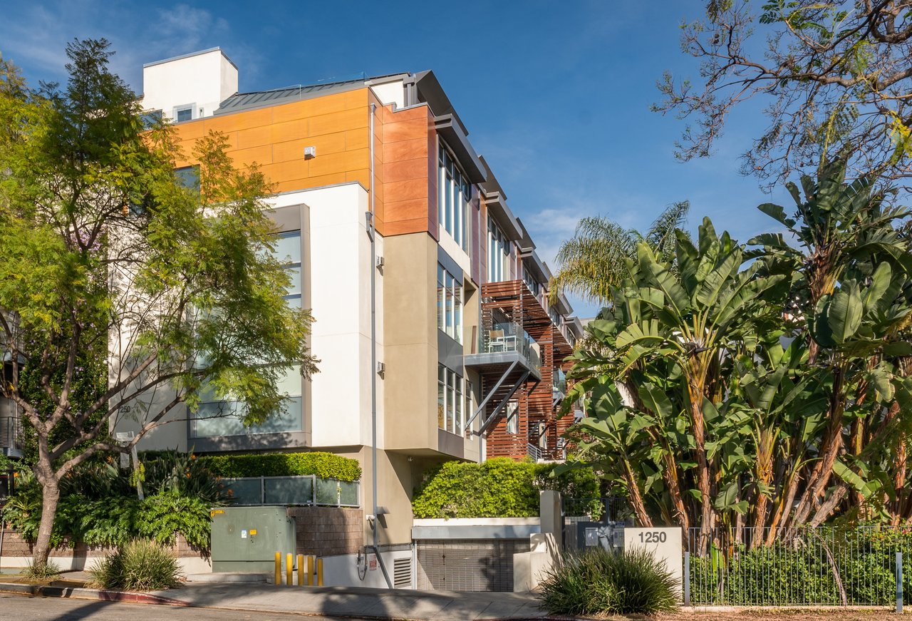 1250 N Harper Ave Unit: 411