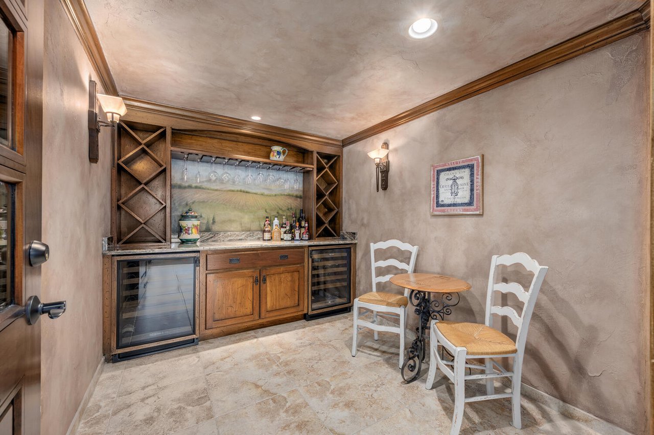 3723 Grand View Ct, St. Charles IL. - Luxury Living in the Tradition Neighborhood