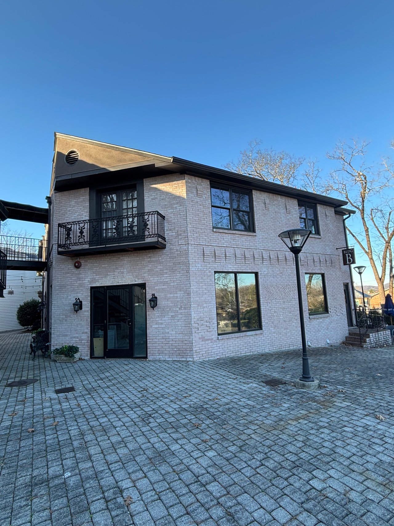 1143 Columbia Avenue