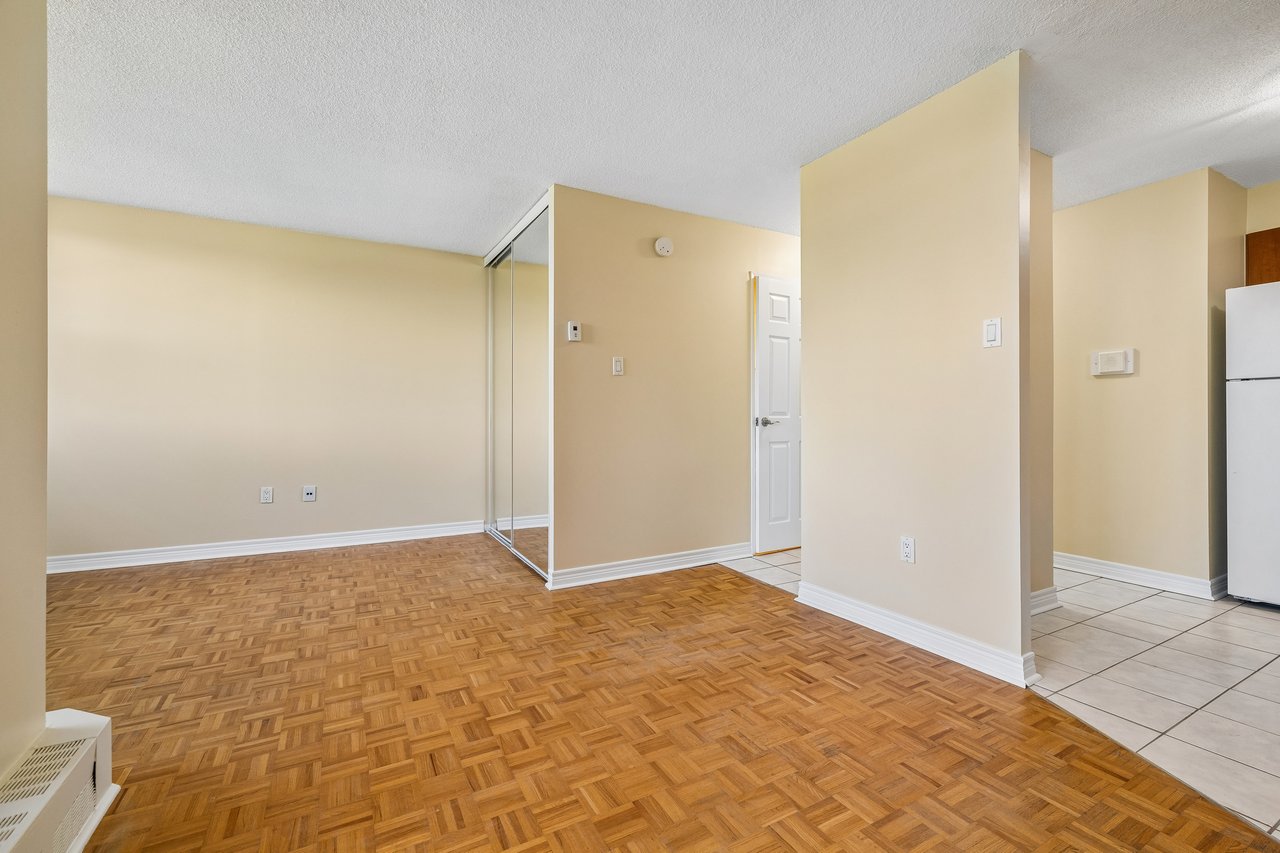 Bright and spacious studio apartment in great location