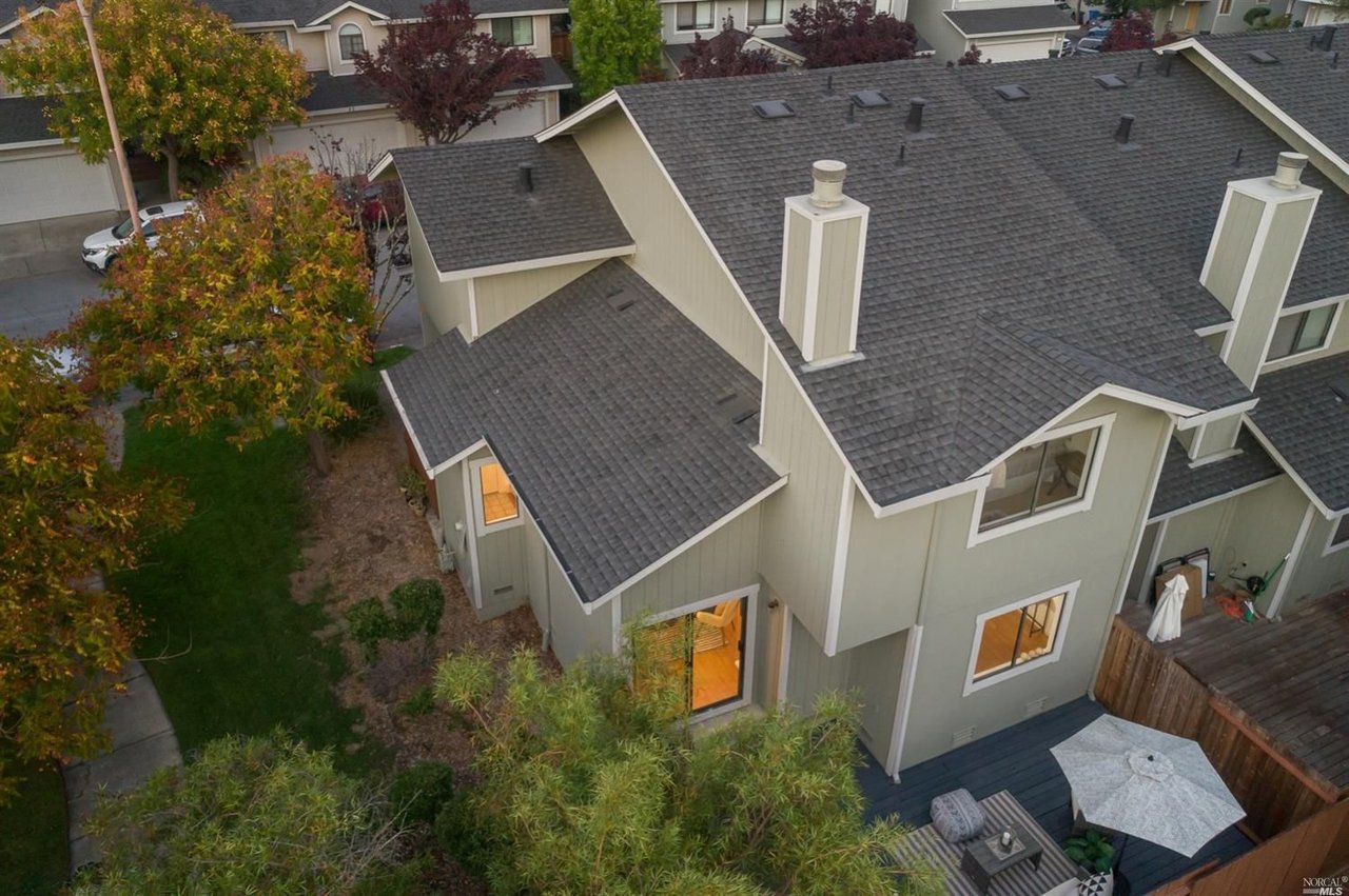 17 Cedarwood Ln