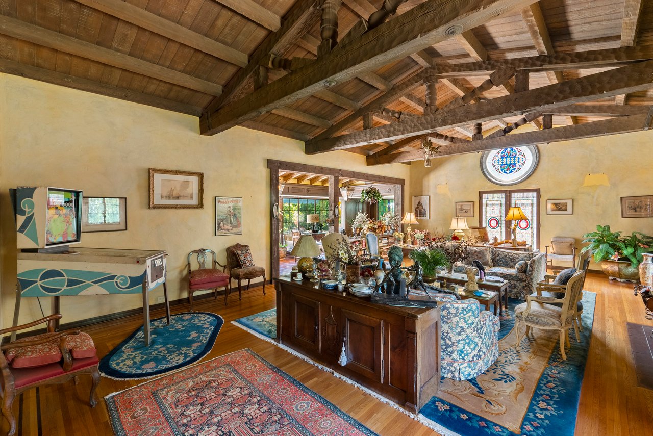 706 N Maple Dr, Beverly Hills