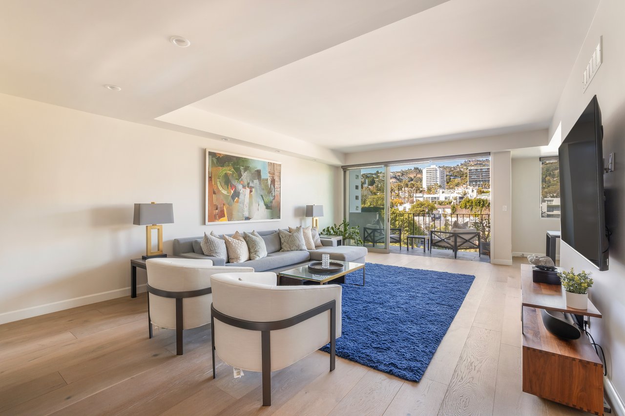 818 N Doheny Dr Unit: 607