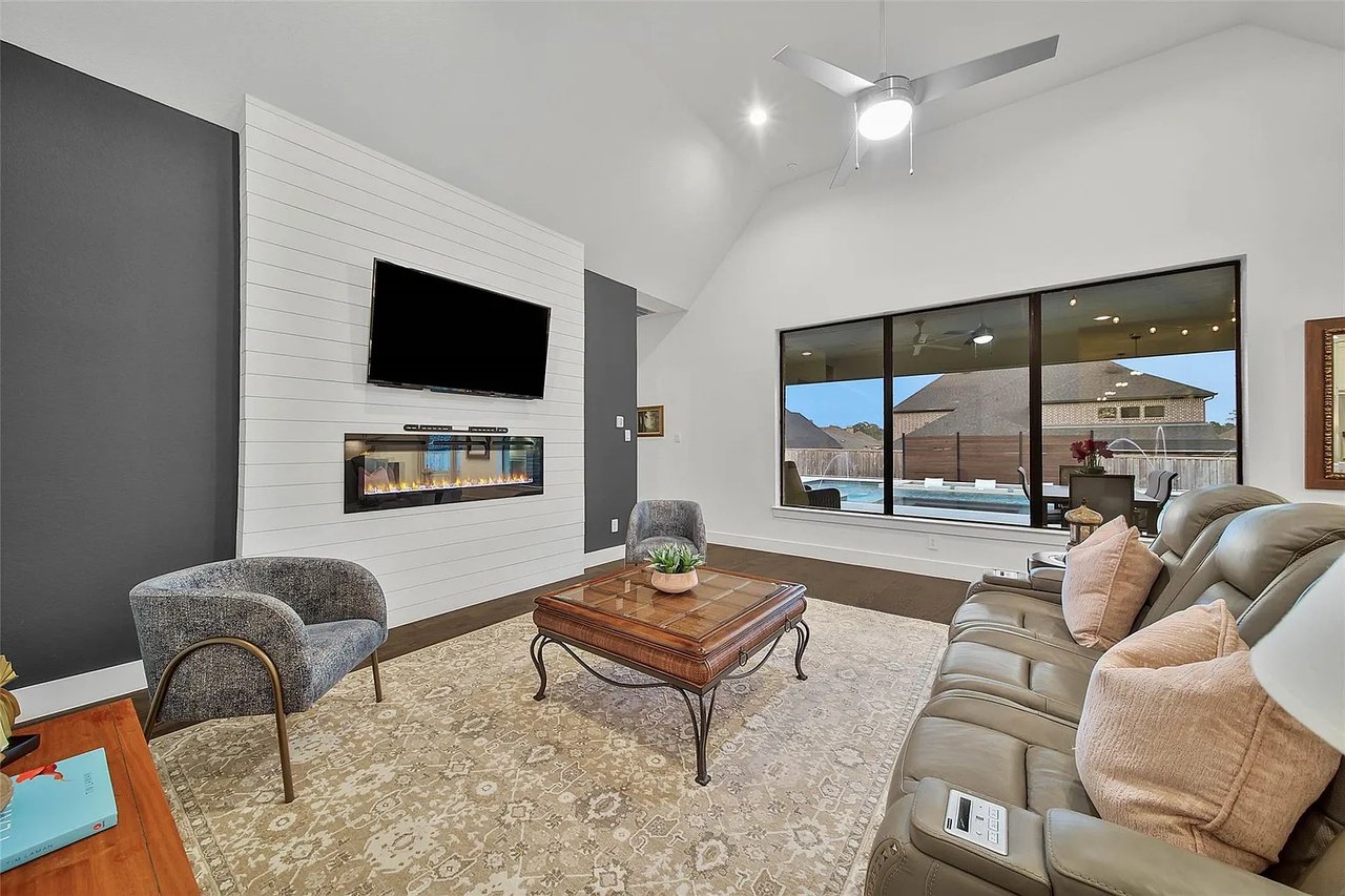 1015 Oak Briar Ln