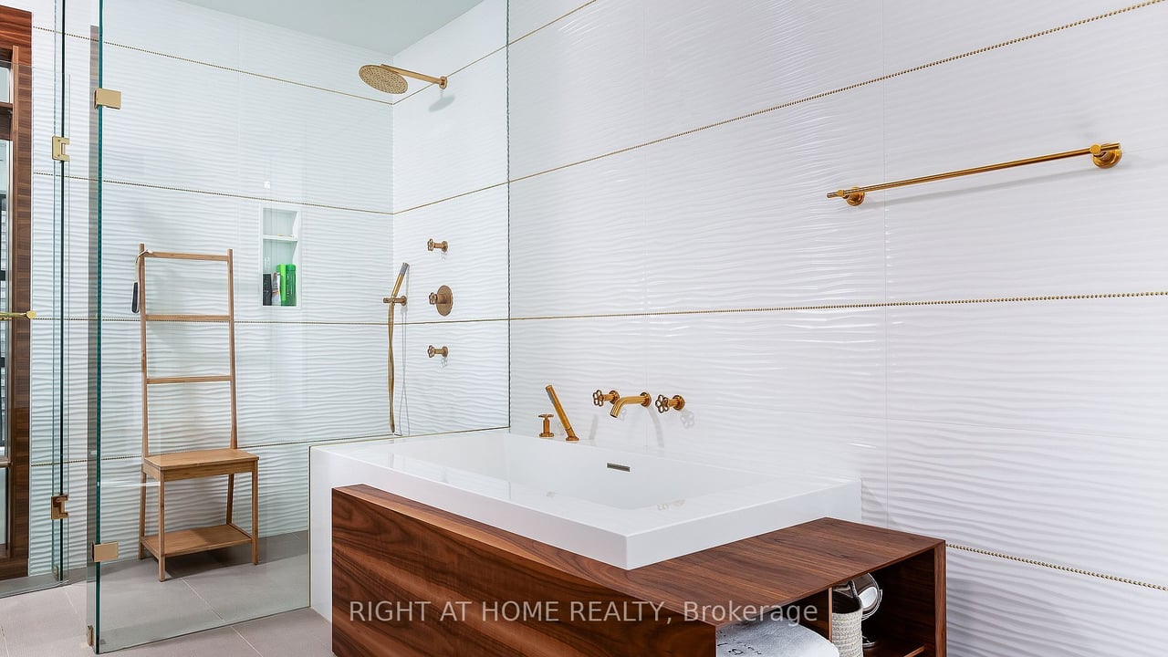 YORKVILLE FORESTY LUXURY