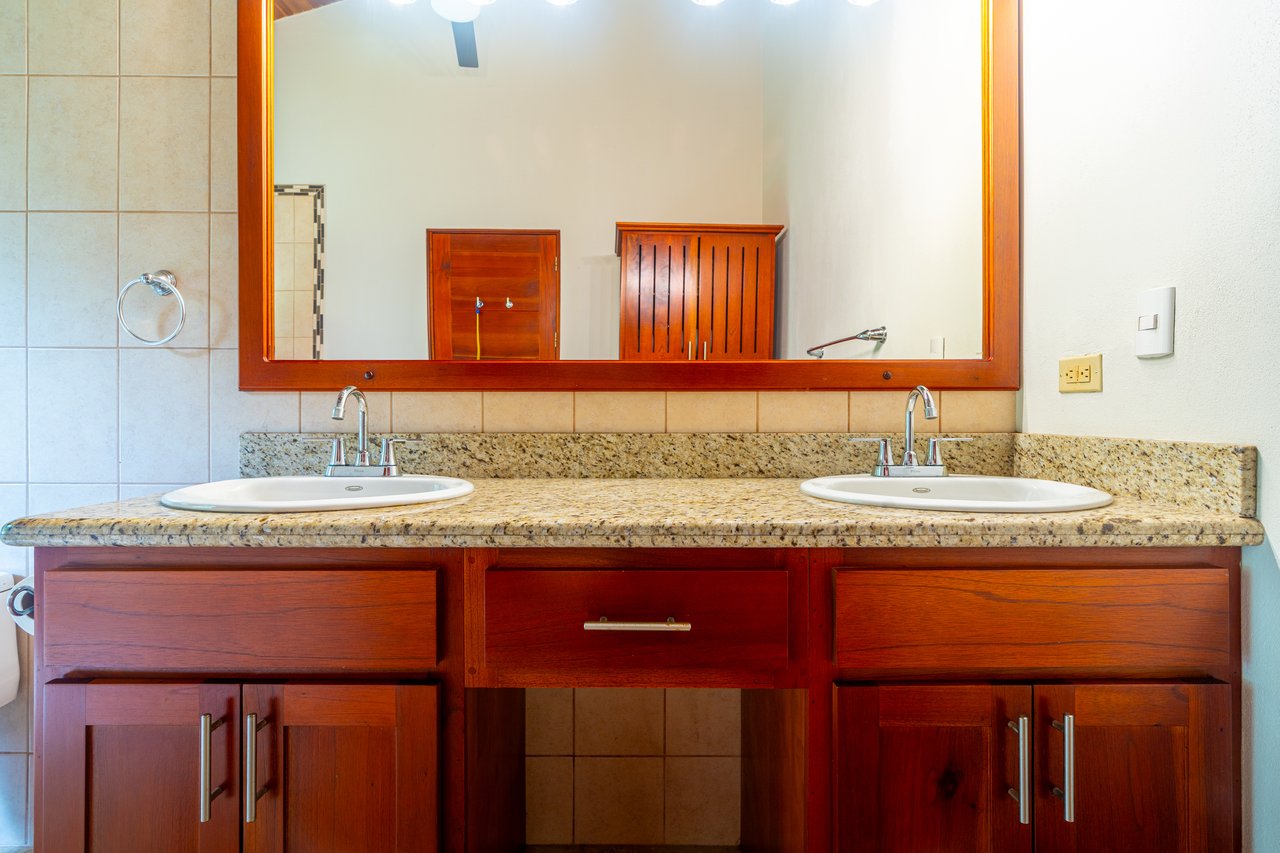Casa de Orquideas - Mountains, Ocean and Jungle with Privacy In Gated Community, Ojochal
