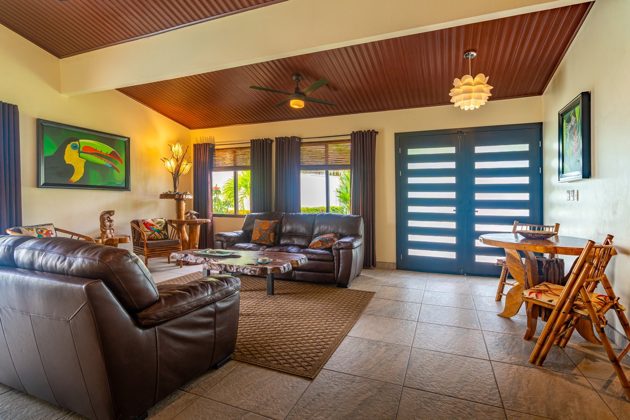 Villa Esmeralda - Big Pool. Big Lot. Big Lifestyle. Central Uvita, Walk to Everything!