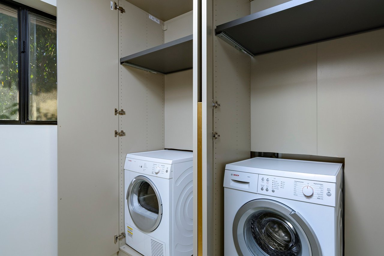 1005 W Emerine Drive