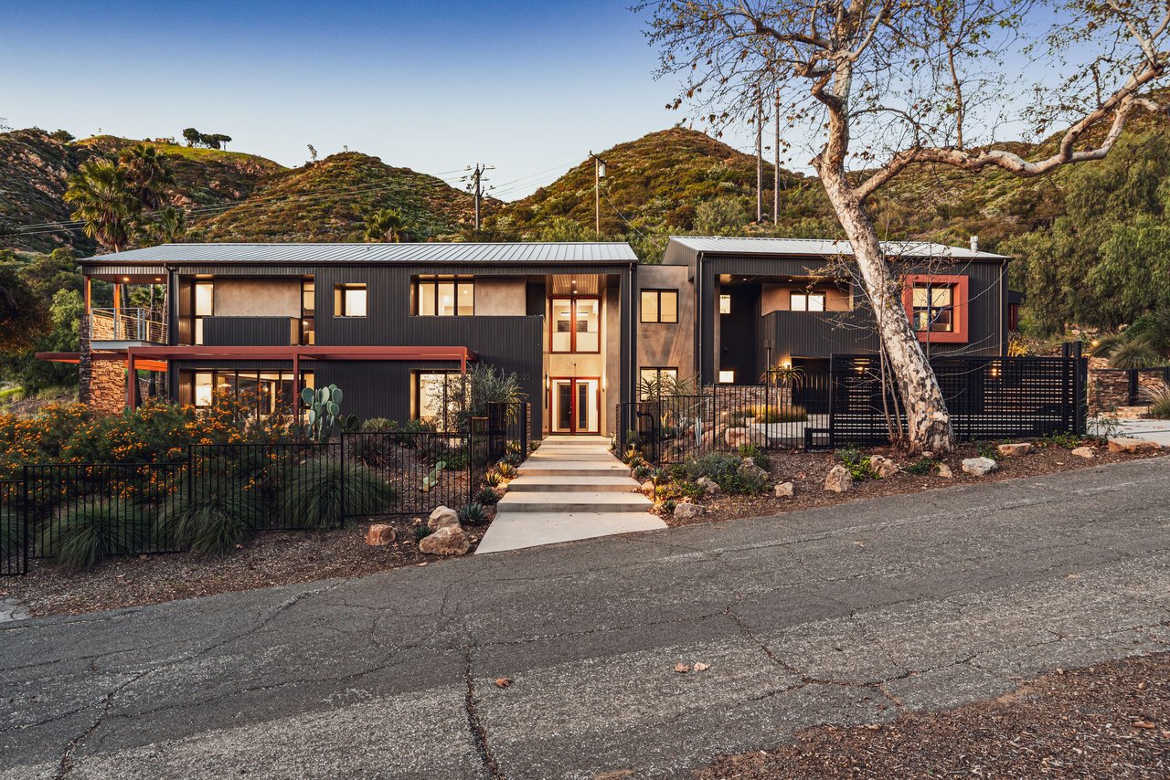 Extraordinary Modern Farmhouse 