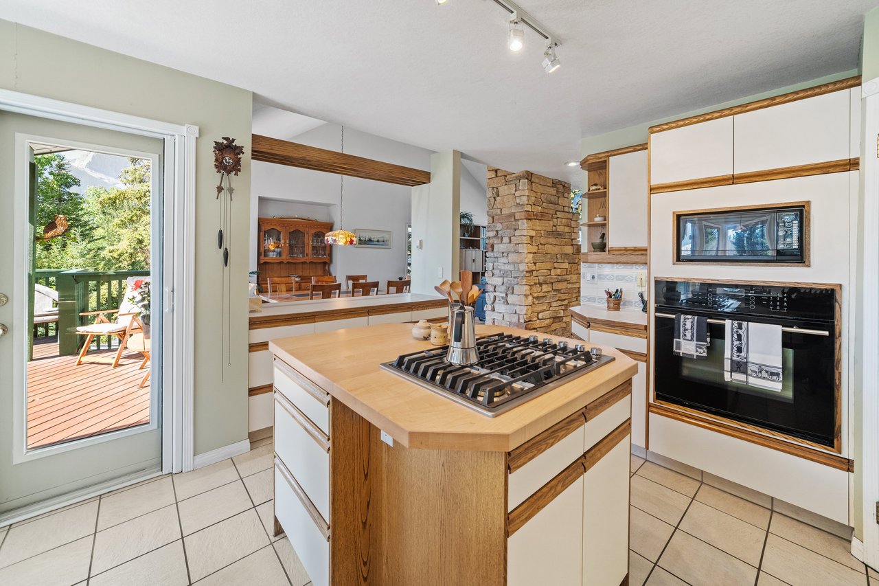 330 Canyon Close