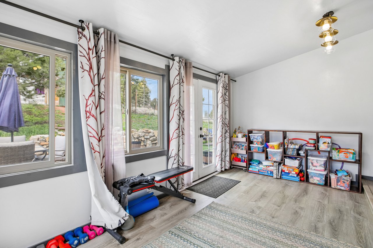 1538 Country Cir