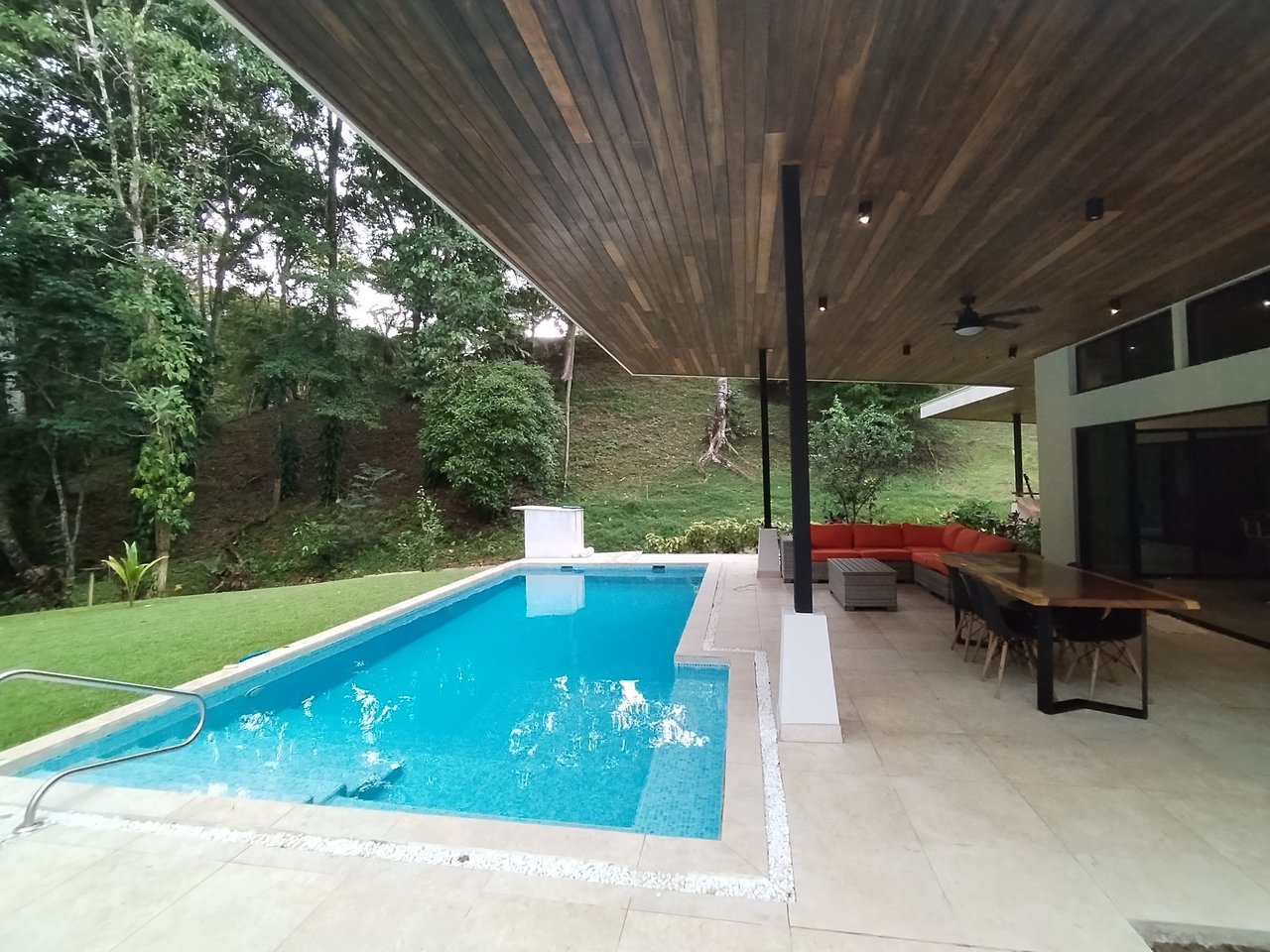 Villa Shanti: Luxurious 3-Bedroom Jungle Home in Ojochal, Costa Rica