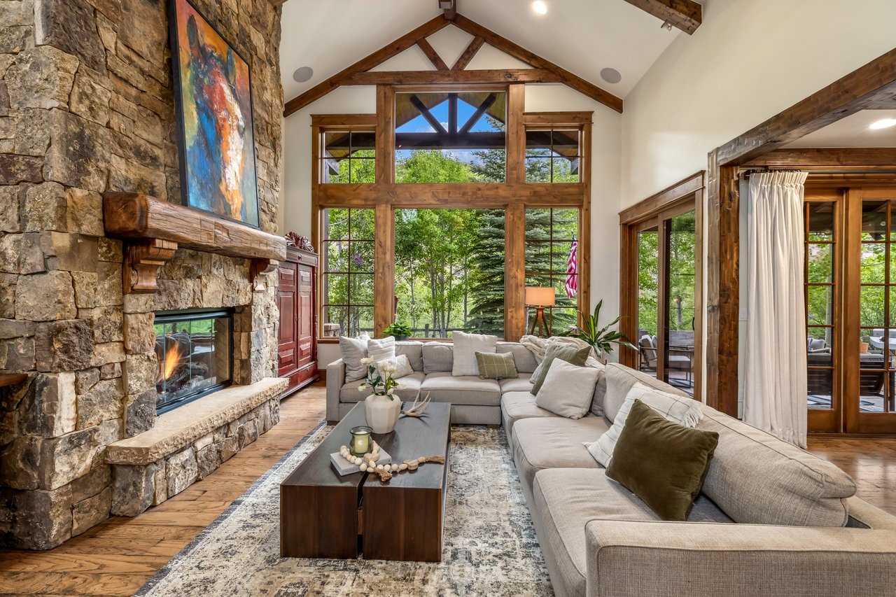 922 June Creek: A Builder's Personal Paradise