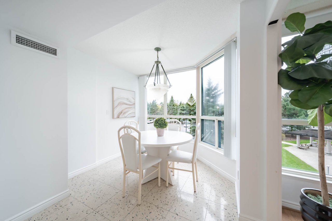 301-7300 Yonge Street 