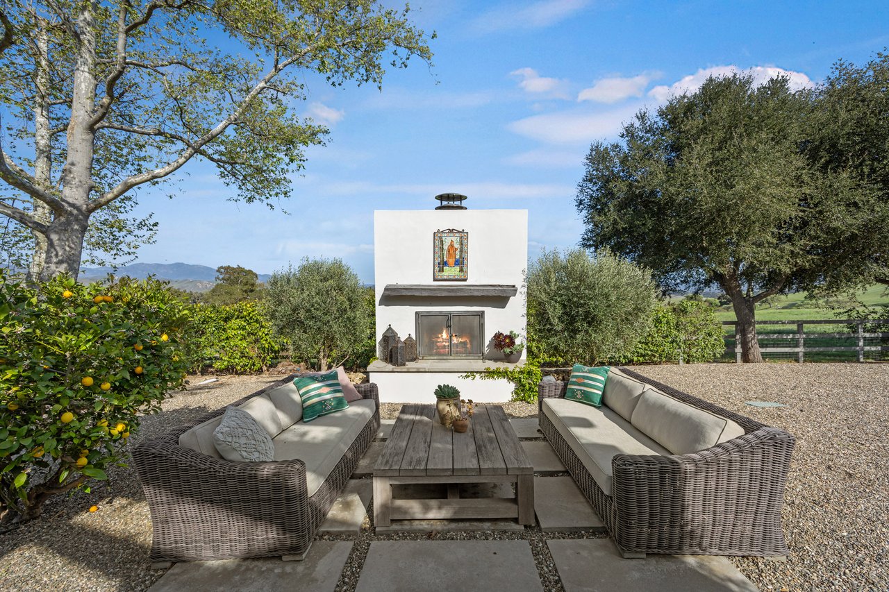 CONTEMPORARY HACIENDA with Privacy, Views, and Quality Craftsmanship