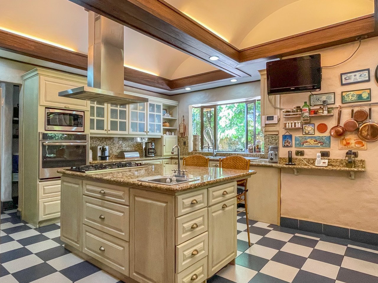 Fully Furnished Luxury Home