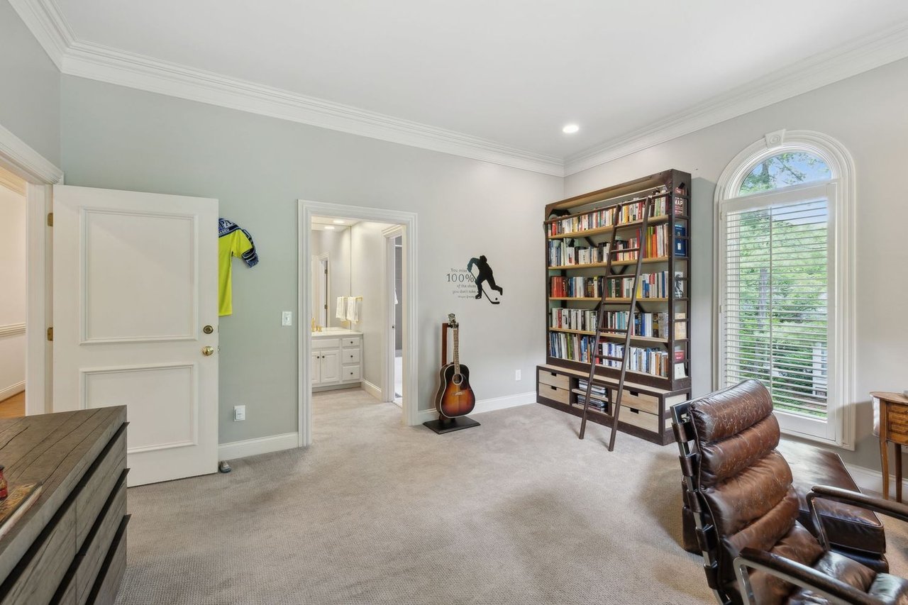 915 Calloway Dr