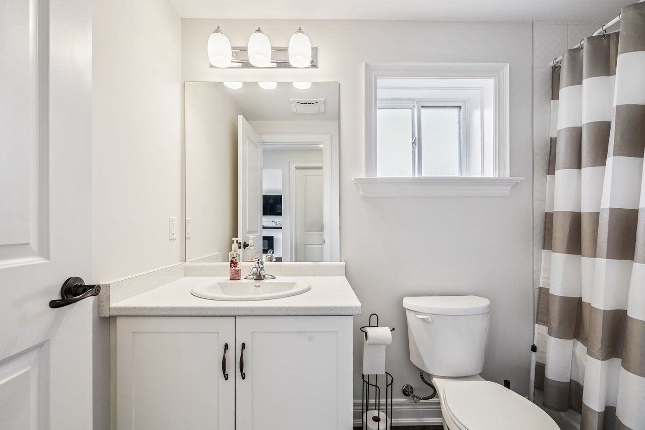 Beautifully updated END-UNIT townhome