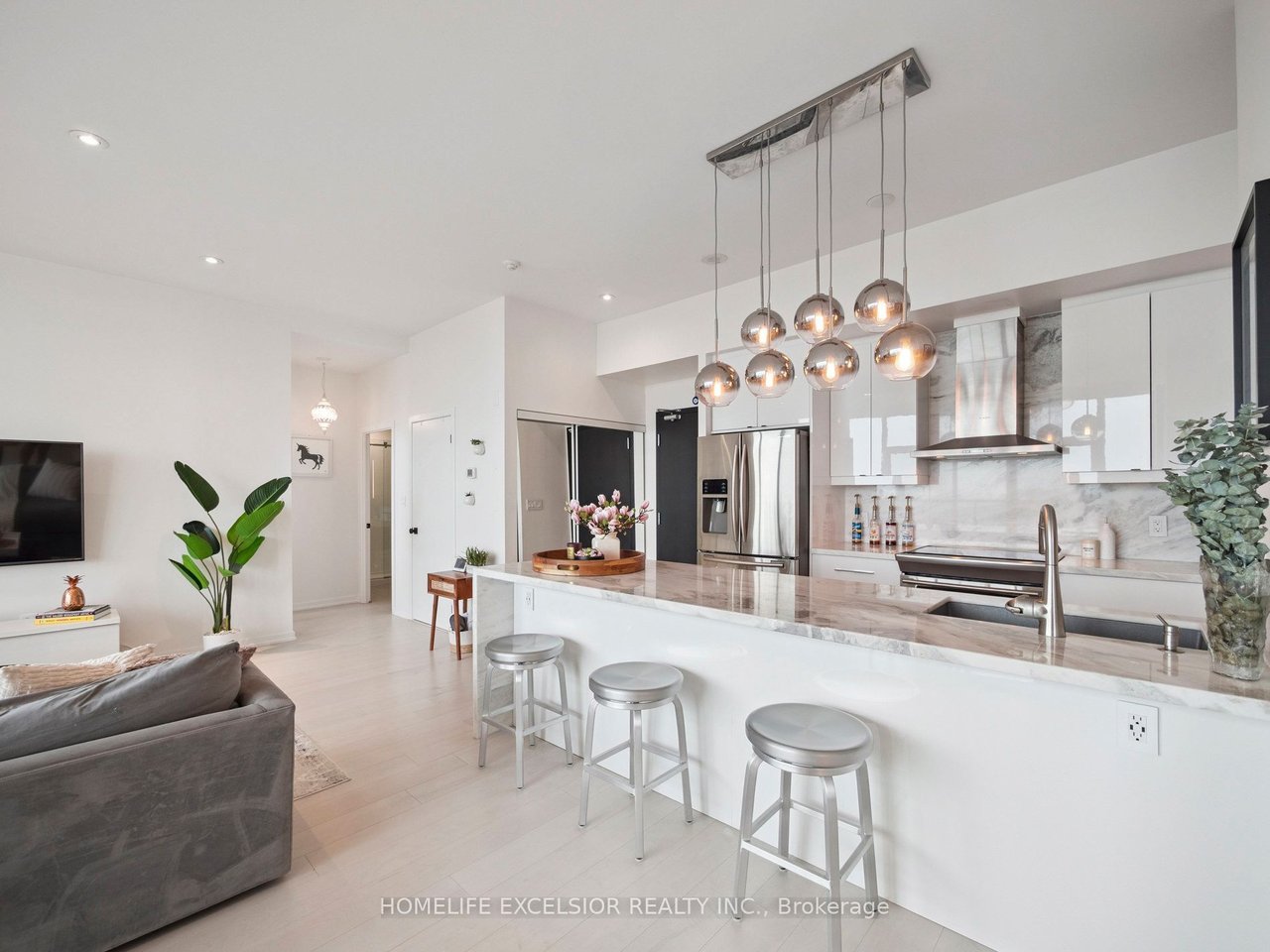 PENTHOUSE IN EMERALD CITY 