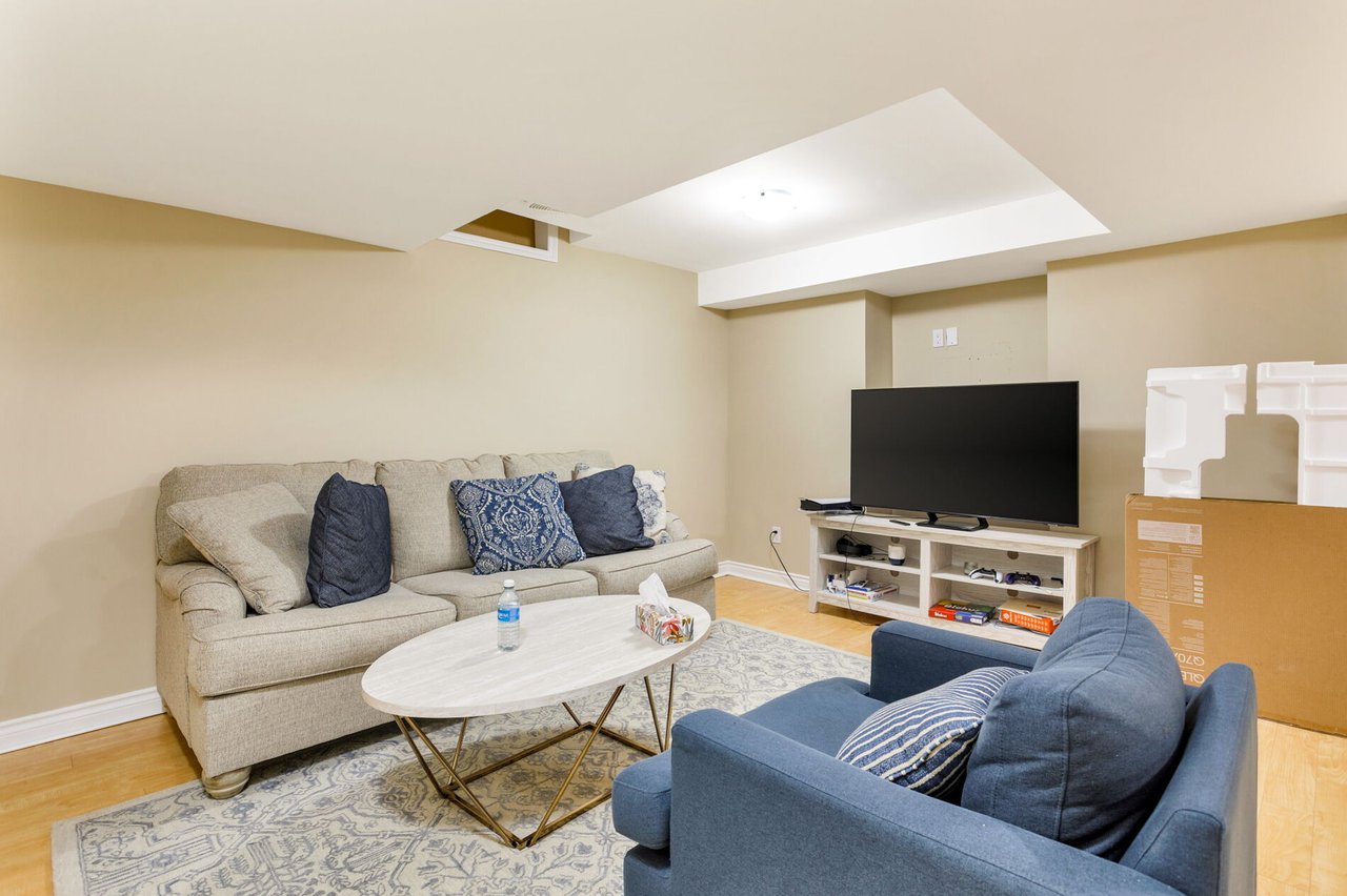 3137 Countess Crescent