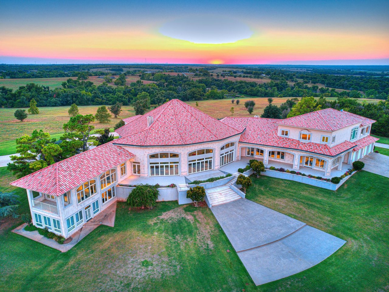 Oklahoma home features nearly 17,000 square feet, three wet bars and conservatory in Newcastle!