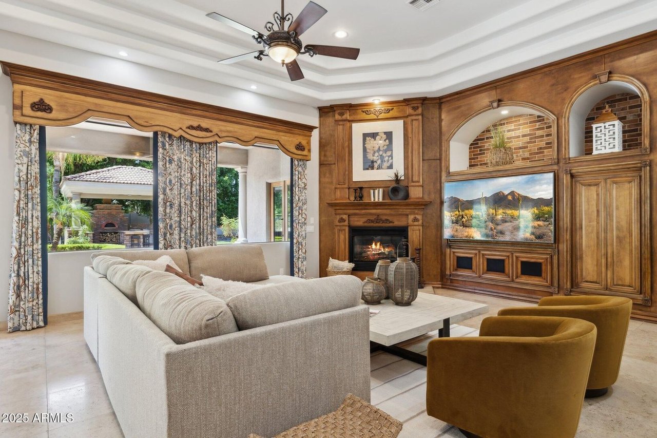 3731 E Halifax Cir 85205