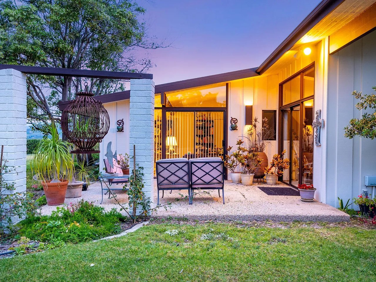 675 Fairway Dr, Camarillo, CA 93010
