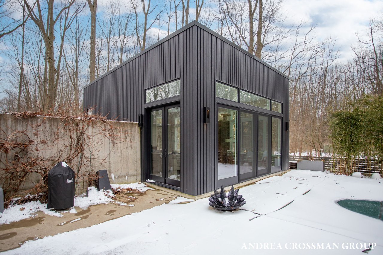 6919 Bendemeer Drive