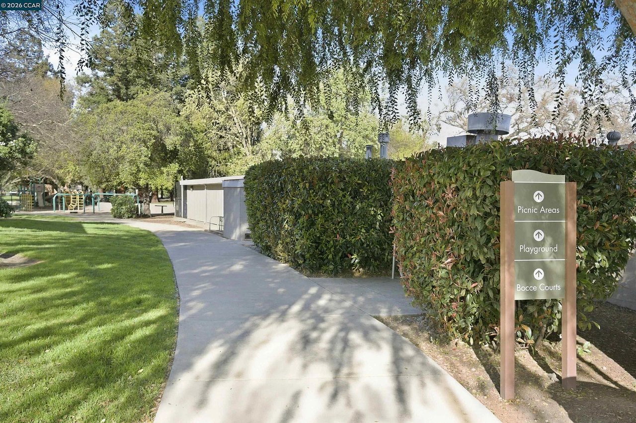 55 Mozden Ln