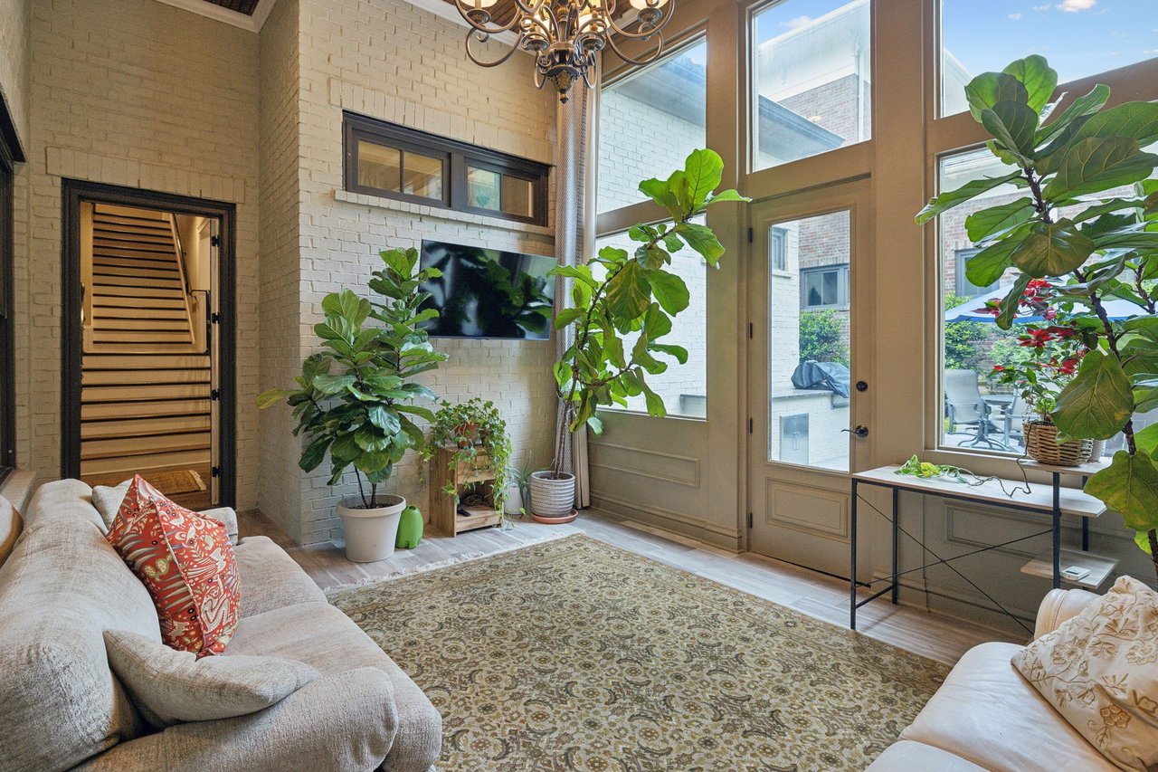 1025 Falling Leaf Cir