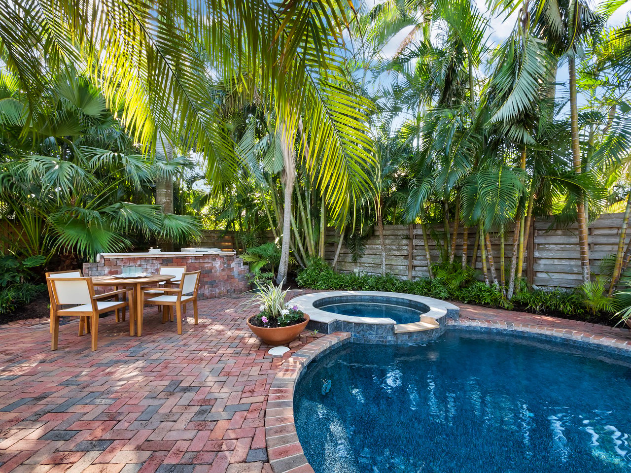 1930 ALTA VISTA ST