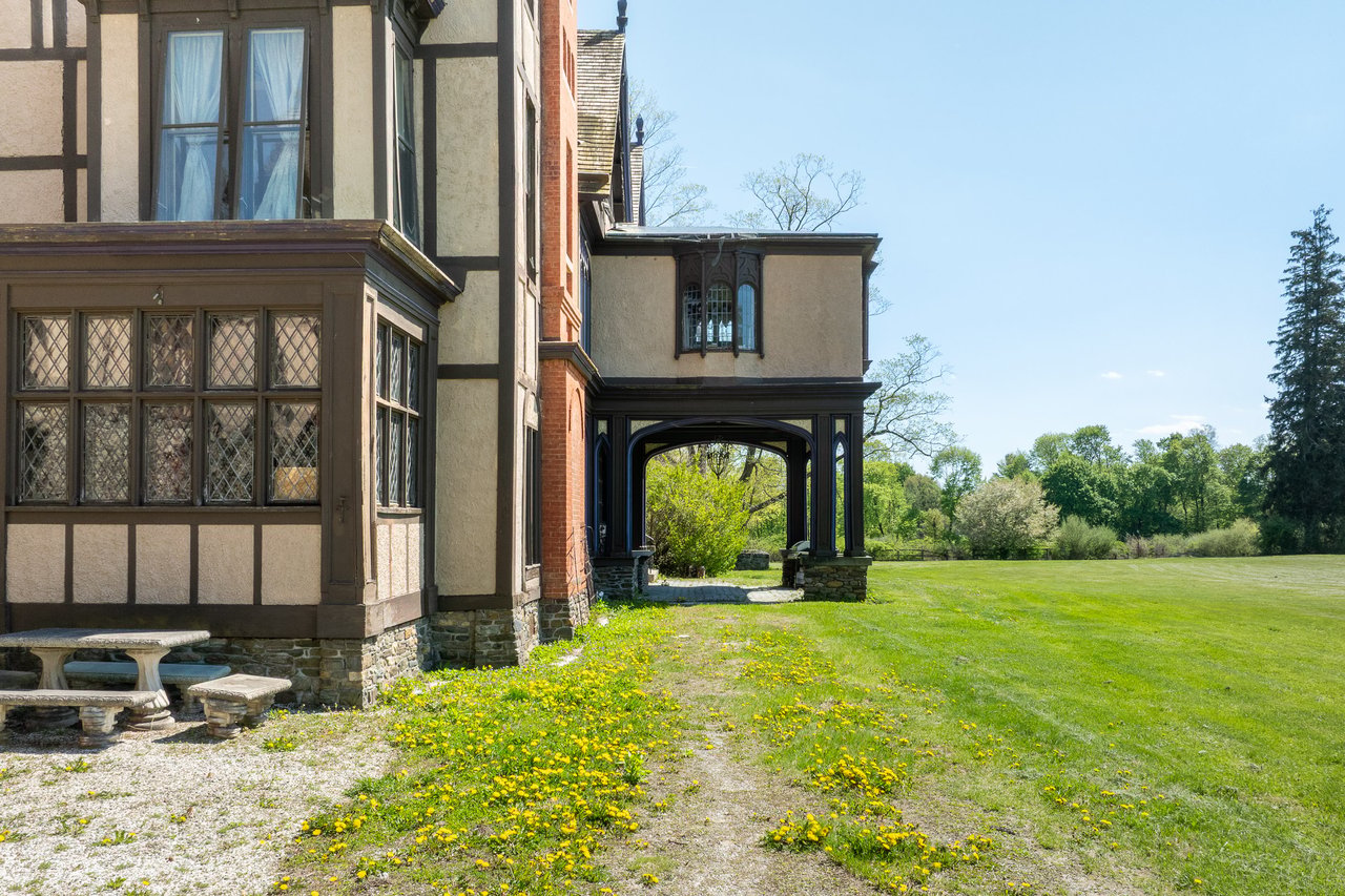 618 Quaker Hill Road