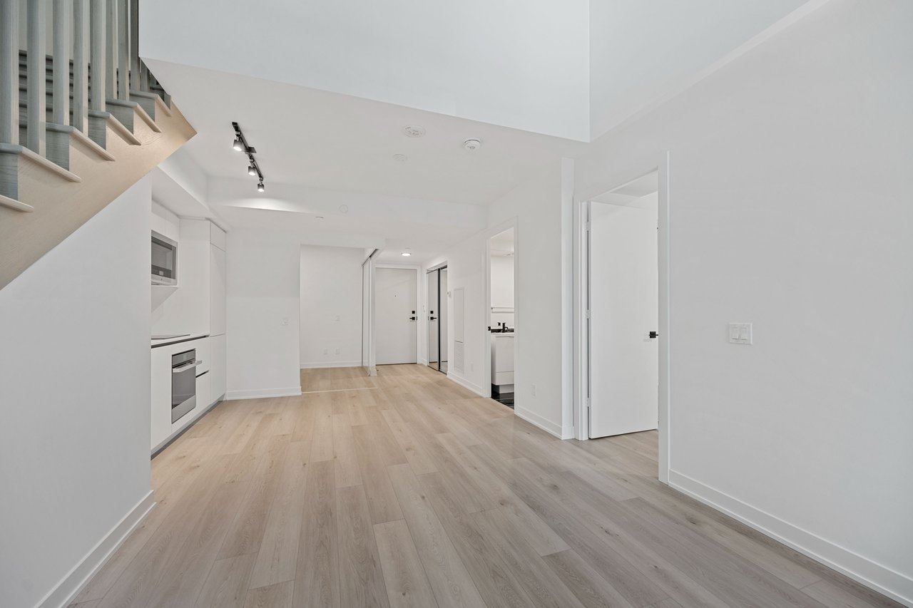 327 King Street W Unit: 306